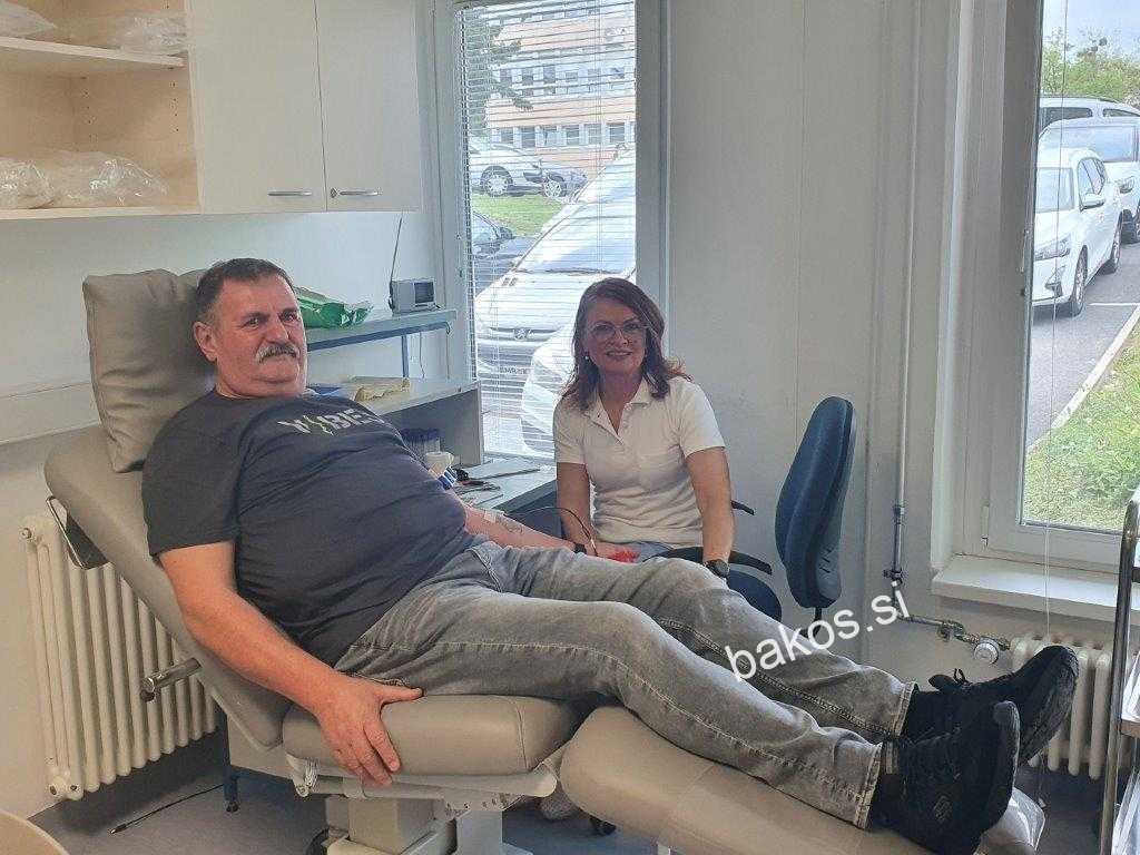 Torta za Marjana Mlinariča, ki je stotič daroval kri - Bakos